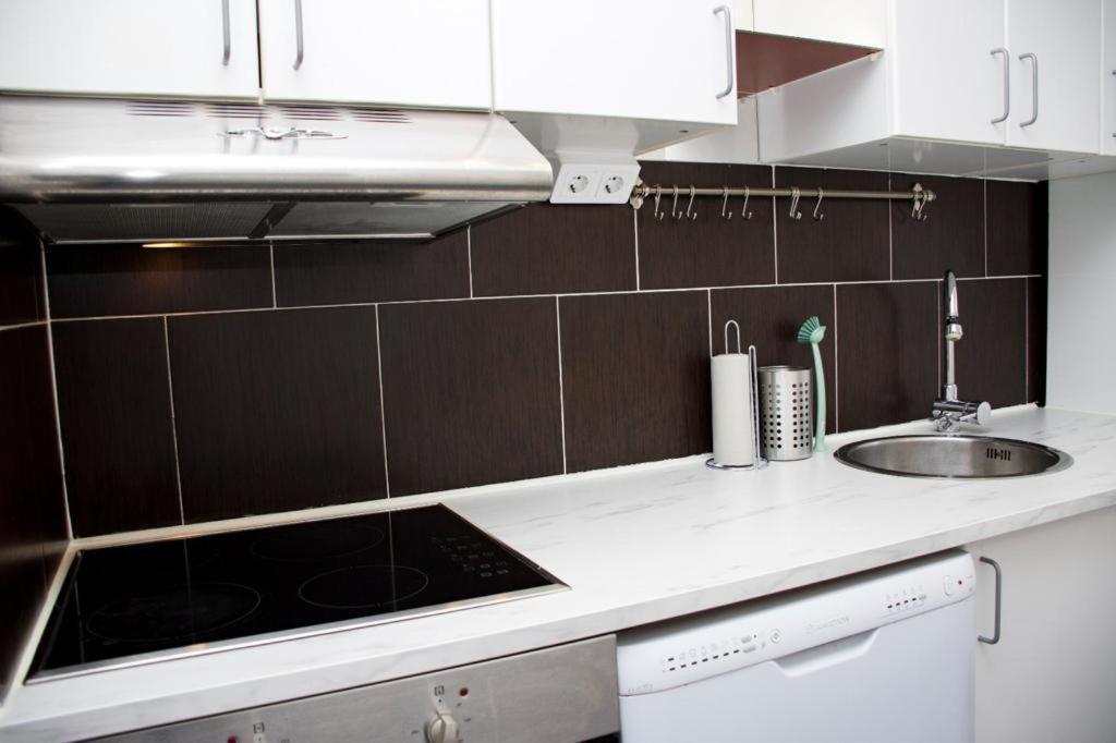 Entire Apartment Malmo 2 Bedrooms-Tv Lounge-Balcony Bagian luar foto