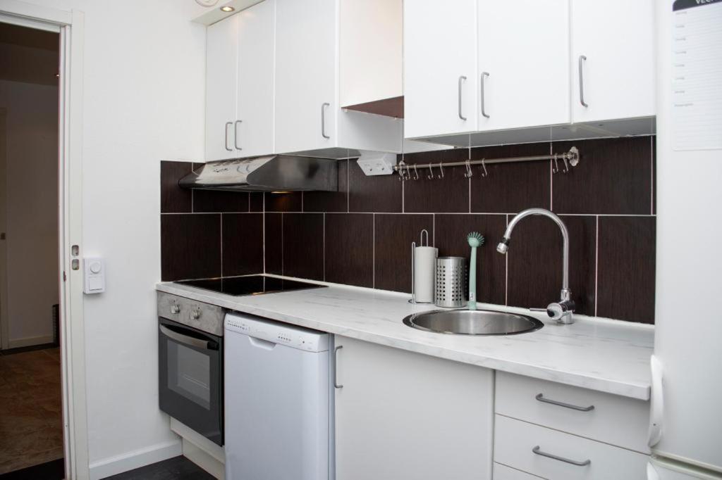 Entire Apartment Malmo 2 Bedrooms-Tv Lounge-Balcony Bagian luar foto