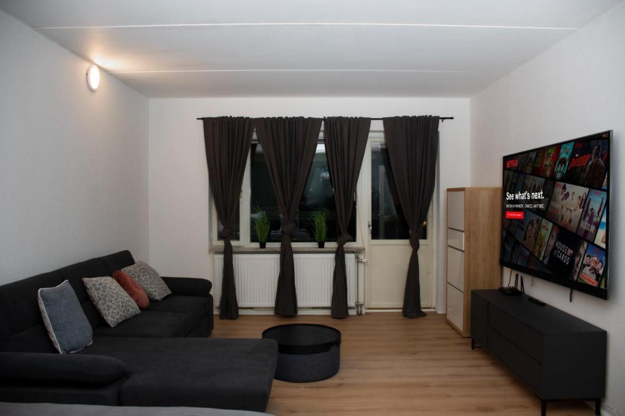 Entire Apartment Malmo 2 Bedrooms-Tv Lounge-Balcony Bagian luar foto